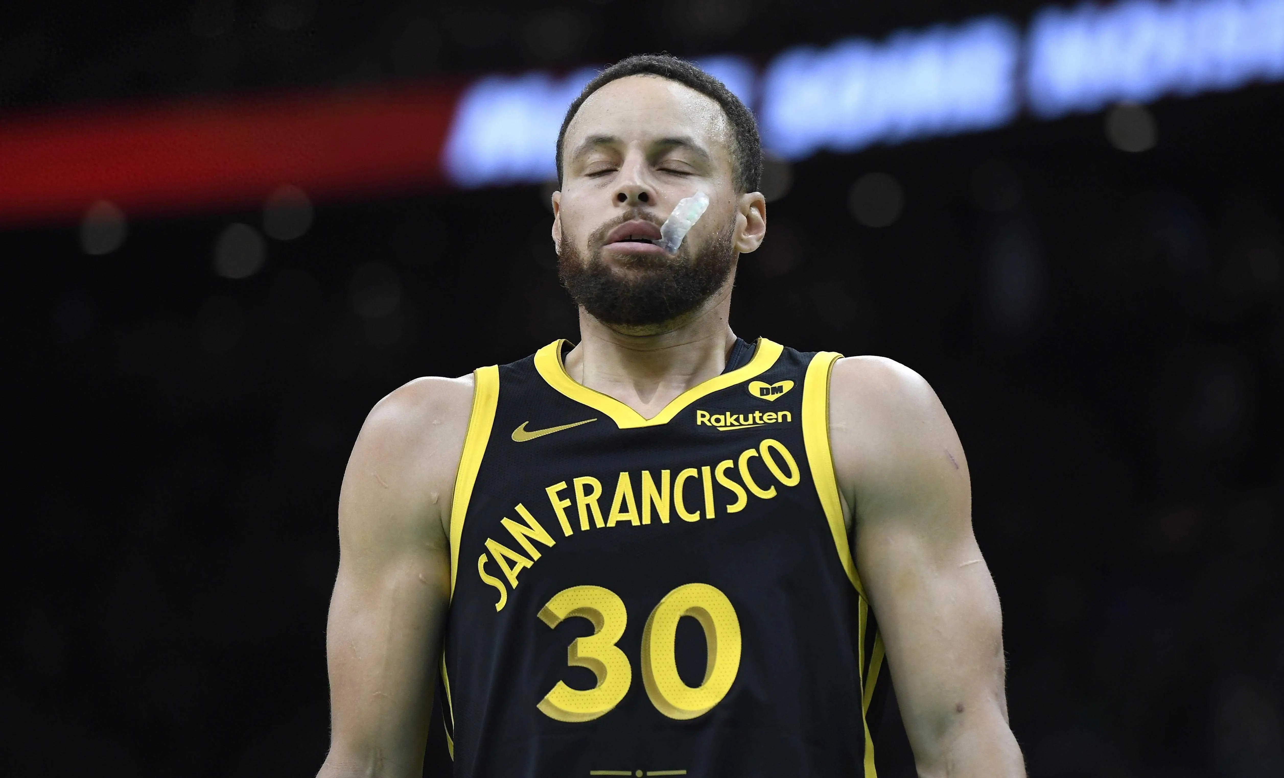 奇兵出鞘！25 分大逆转，马刺无名小将单骑救主掀翻勇士