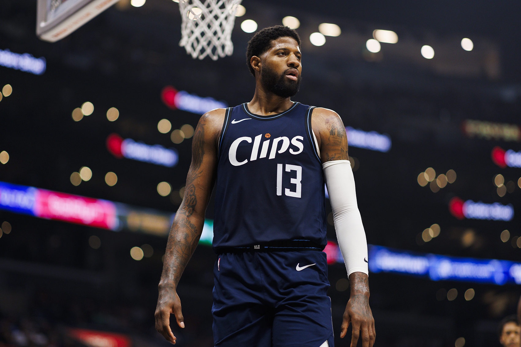 快船正式拒绝保罗两大诉求，已与 26+5 超巨达成协议