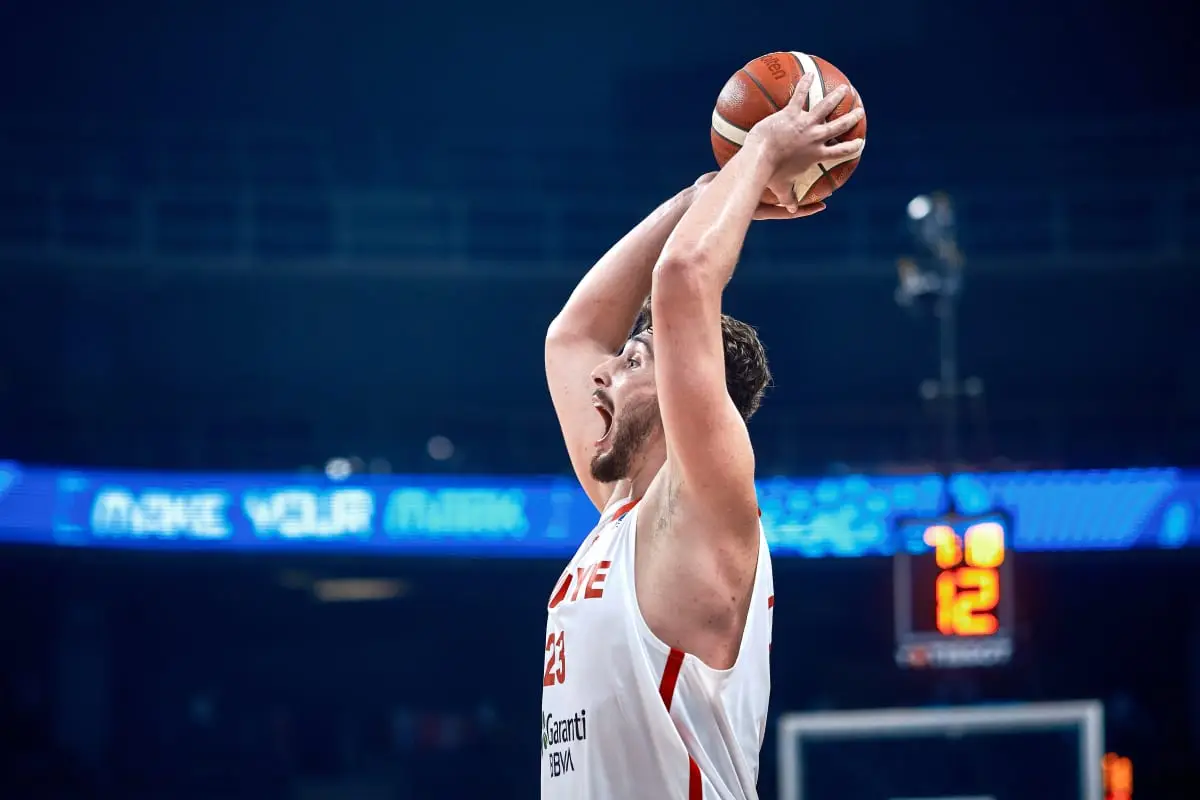 火箭内线核心掀翻德国战车：篮下硬凿成制胜杀招