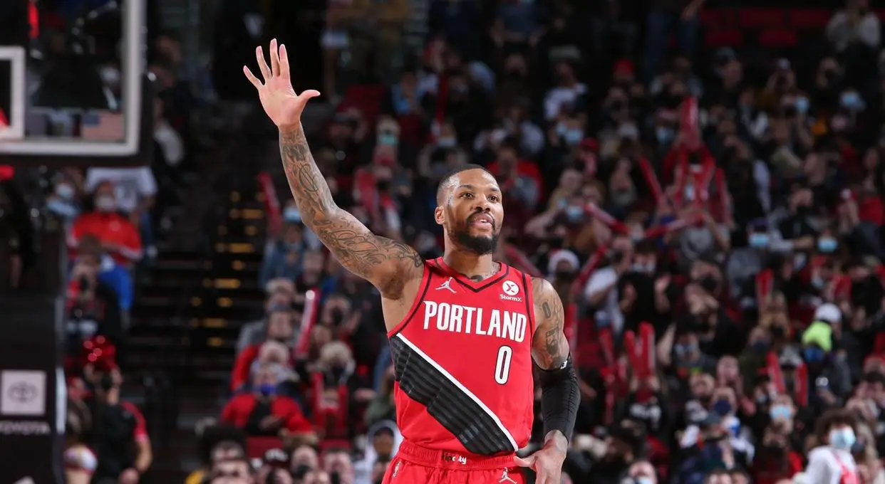 利拉德盛大回归！杨瀚森热情相拥，跟腱术后恢复超预期